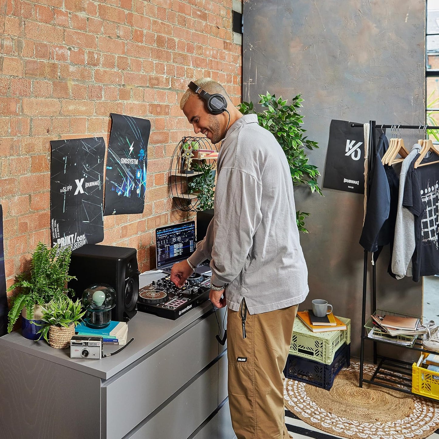 Pioneer DJ DM-50D 5-inch Active Studio Monitor