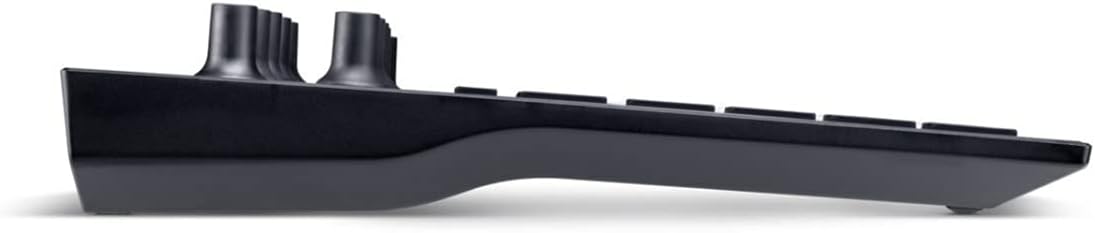 Novation 1 Circuit Tracks Groovebox Bundle - USB Hub, microSD, Cables