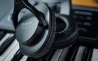 Roland AUS-RH-5 Stereo Headphones with Guitar Picks