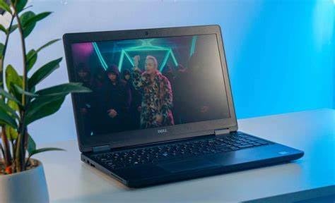 Dell Latitude E5580 15.6" i5 Business Laptop, 8GB RAM, 256GB SSD (Renewed)