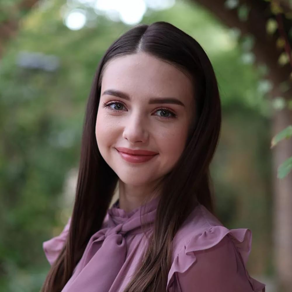 Canon E14CNEOSR50W1845STM EOS R50 Mirrorless Camera 18-45mm Lens Bundle