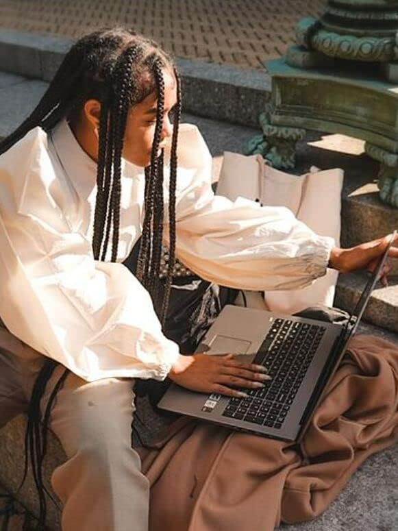 LG gram 17" WQXGA Ultra-Light Laptop i7