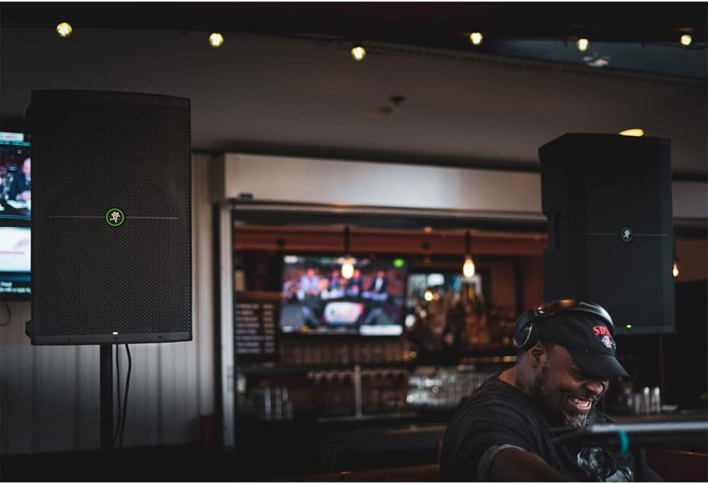 Mackie E99MKIETHUMP215 15" 1400W Powered Loudspeaker Bundle