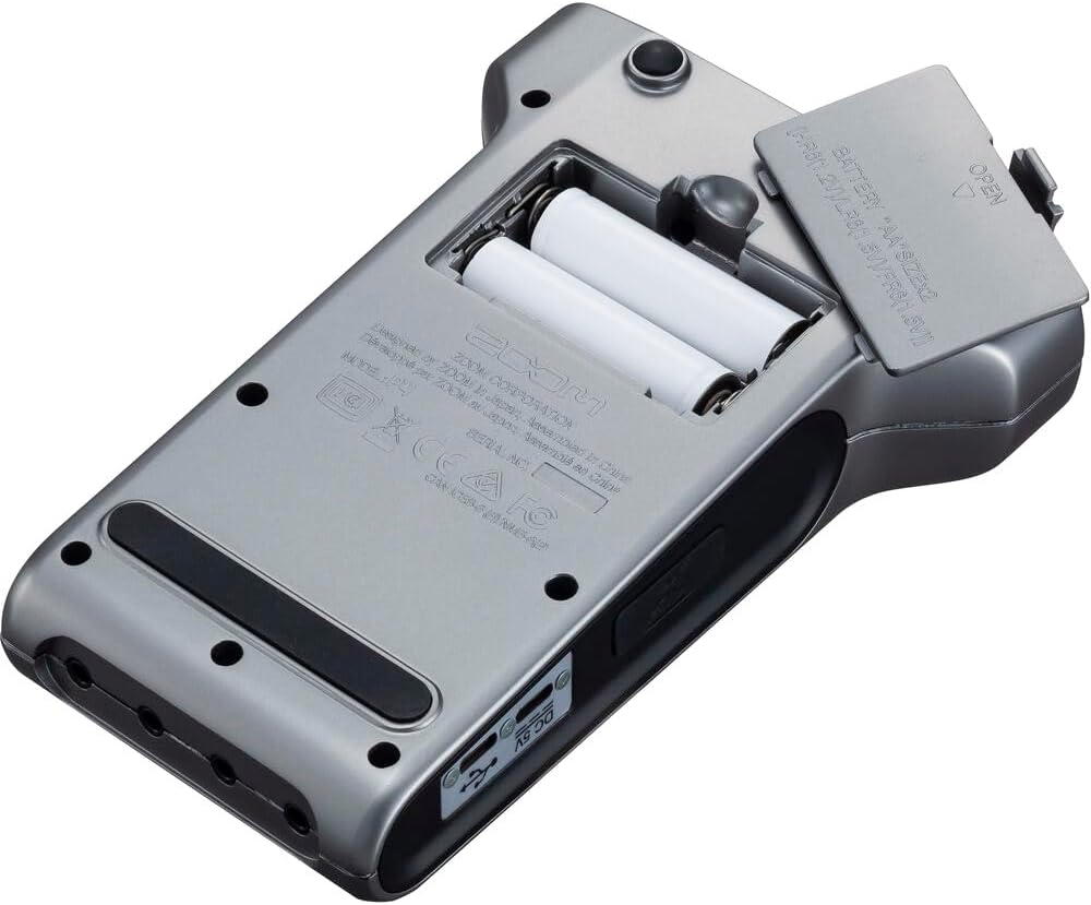 Zoom PodTrak P4 Portable Podcast Recorder Bundle