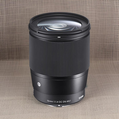 Sigma 402965_K2 16mm f/1.4 Sony E Lens Bundle