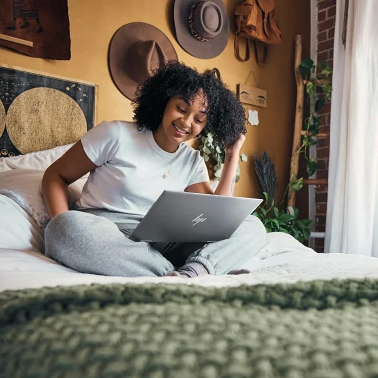 HP 15ey Envy x360 Ryzen 5 Touchscreen 2-in-1 Laptop