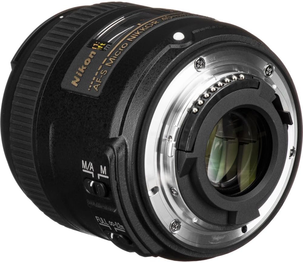 Nikon AF-S DX 40mm f/2.8G Macro Lens Bundle