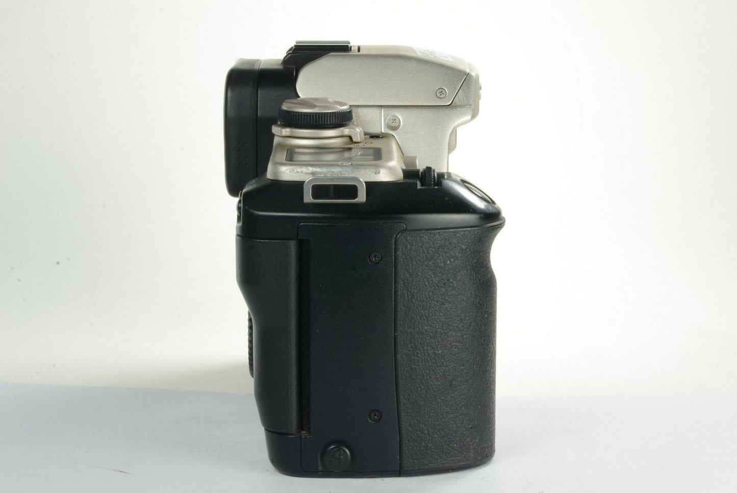 Canon CC4393 EOS Elan IIe 35mm SLR Camera Body