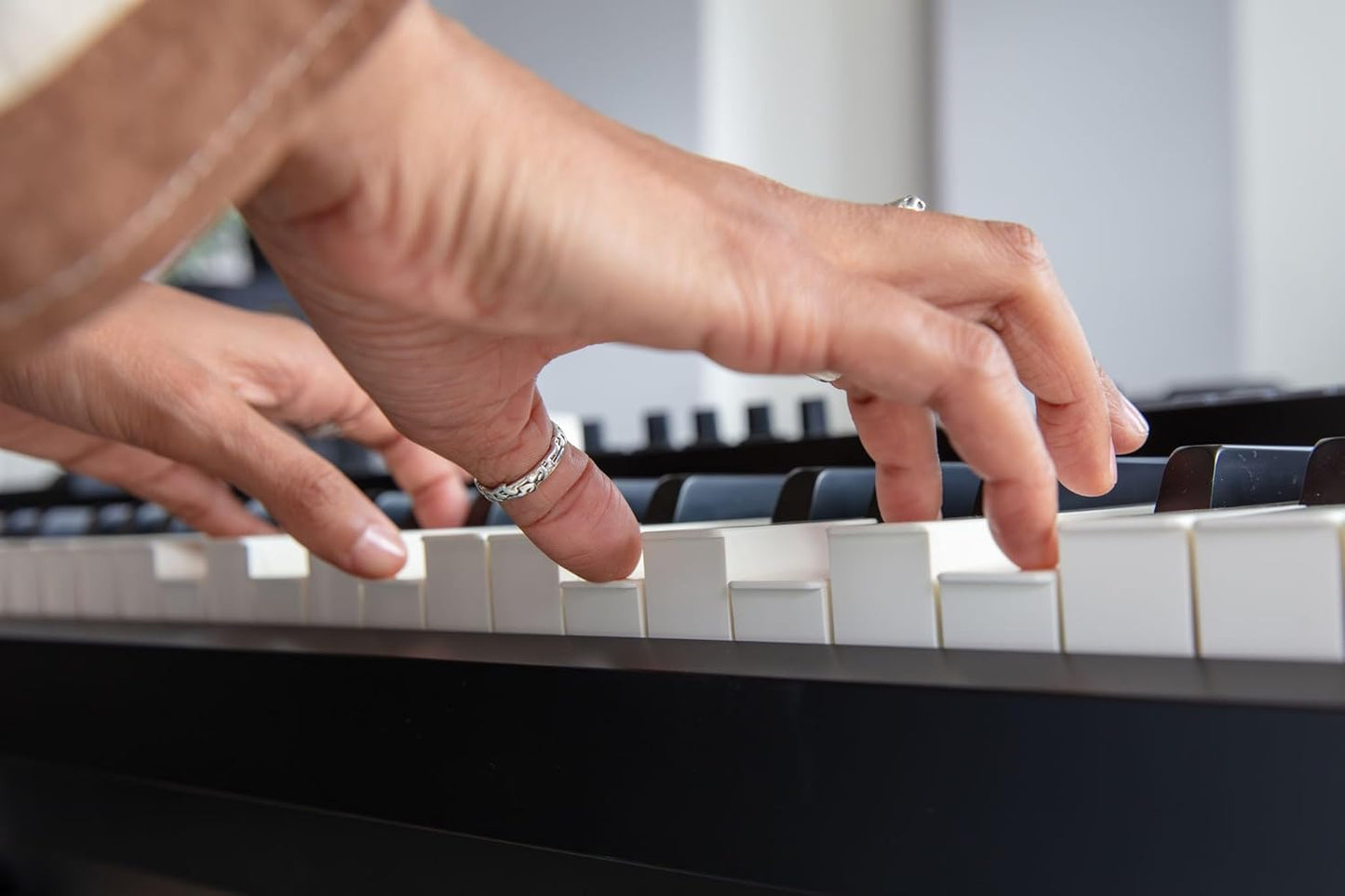 Roland RD 8 Stage Piano 88-Note Weighted-Action PHA-4 Keyboard & Bundle