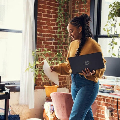 HP Laptop 17.3" HD+ Athlon Gold 512GB SSD