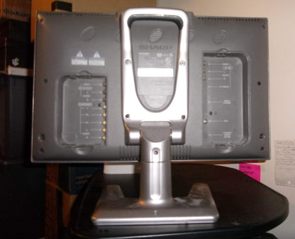 Sharp Aquos LC-15B2UB 15-Inch Flat-Panel LCD TV - Black