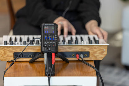 Zoom R4 MultiTrak 32-Bit Float Recorder Bundle with Accessories