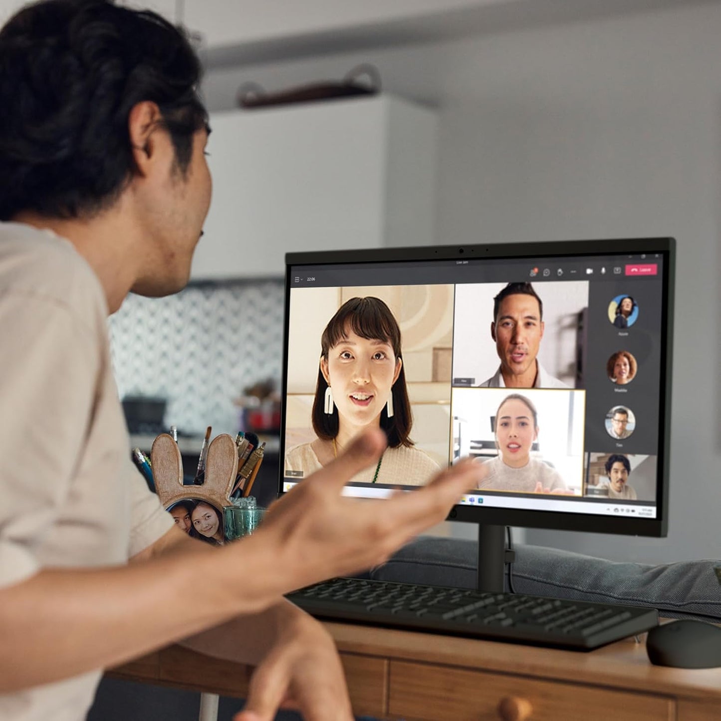 HP 22-dg0020 22" All-in-One Desktop PC