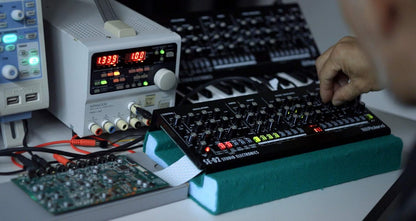 Roland SE-02 Boutique Analog Synthesizer Designer Series