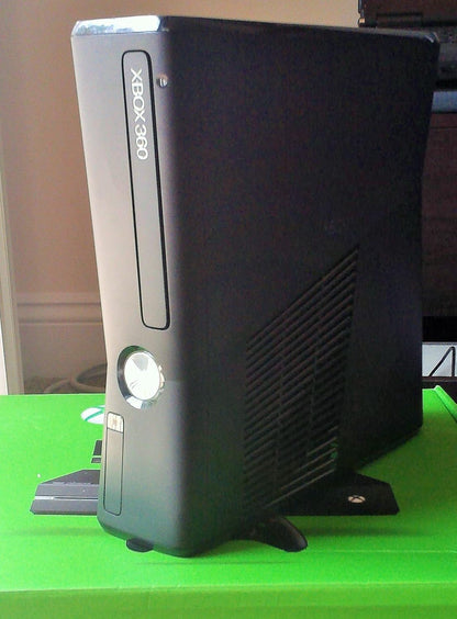 Microsoft S7G-00024 Xbox 360 S 250GB Kinect Bundle