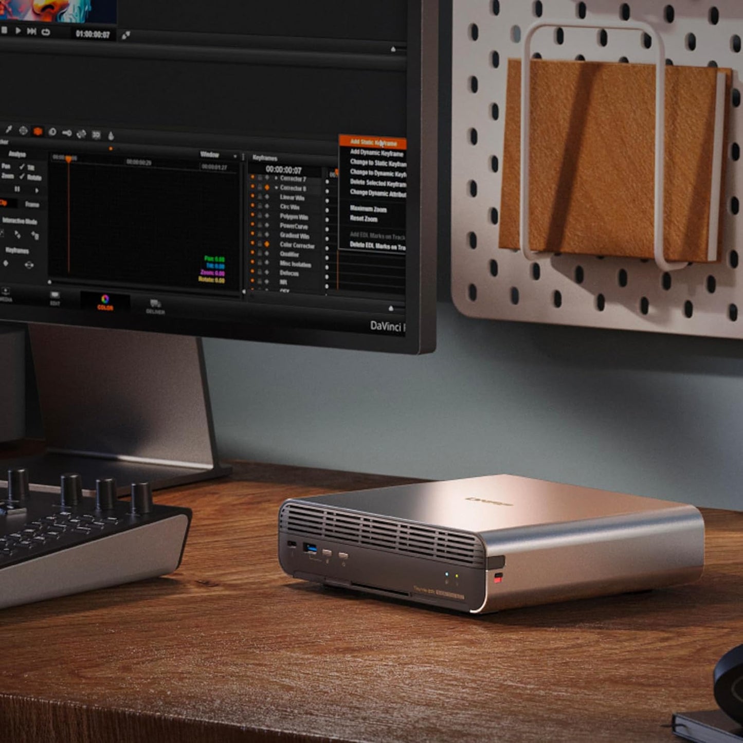 QNAP TBS-h574TX NASbook - Thunderbolt 4, 10GbE, E1.S, i5