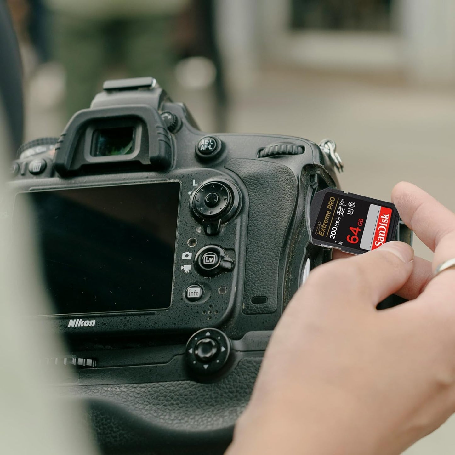 Sigma 57A969-K1 24-70MM F2.8 DG DN II Art Lens L Mount Bundle