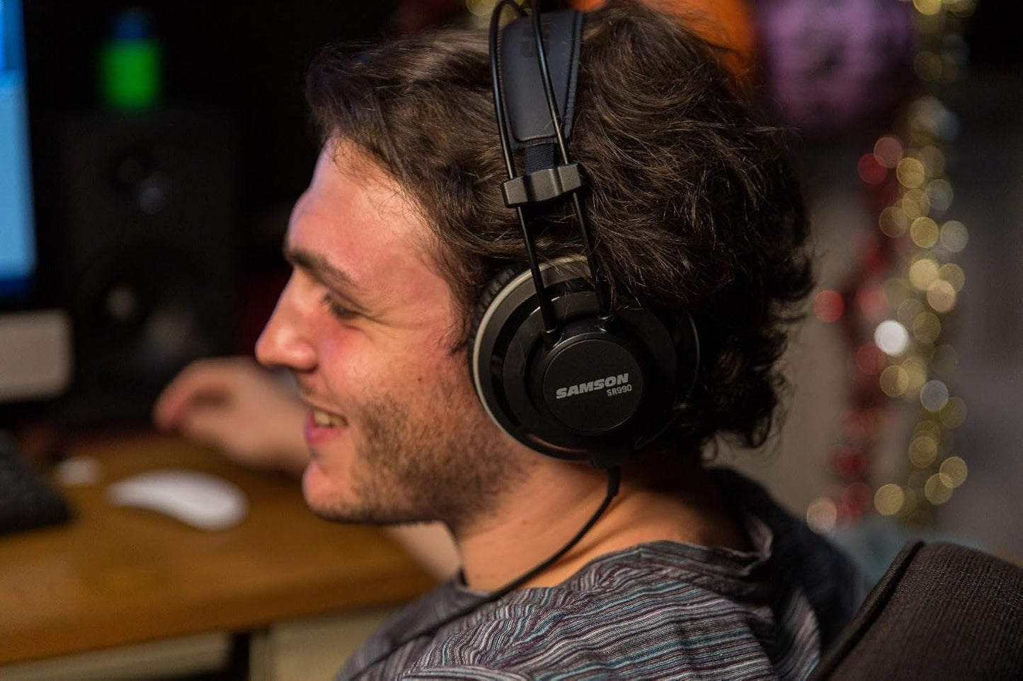 Samson SR990 Studio Reference Closed-Back Headphones