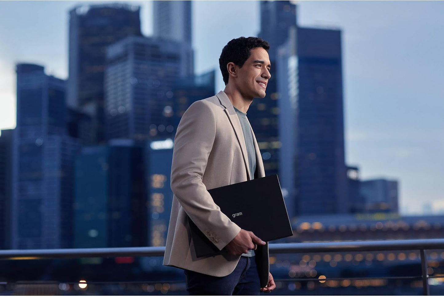 LG DLGX8901B Gram 17" i7 Ultra Lightweight Laptop