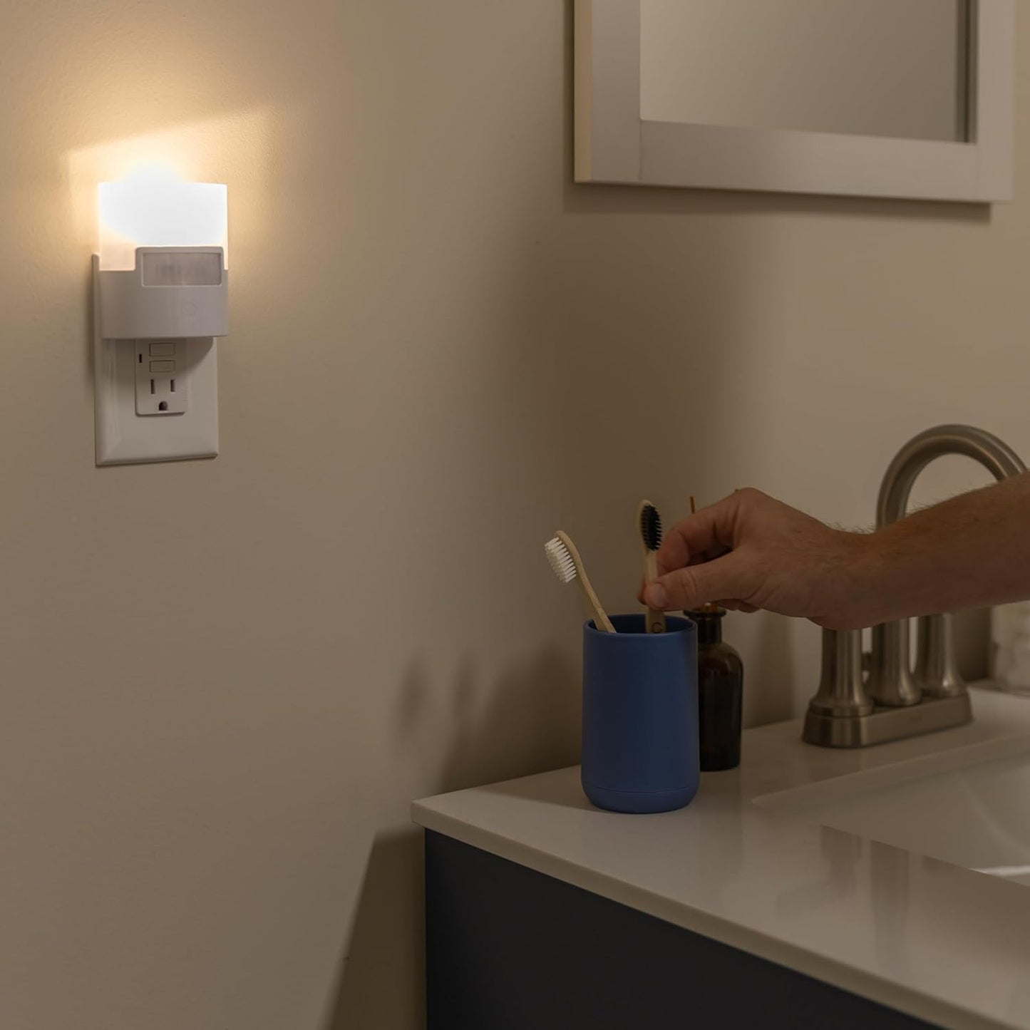 GE 46632 LED Motion Sensor Night Light 2-Pack