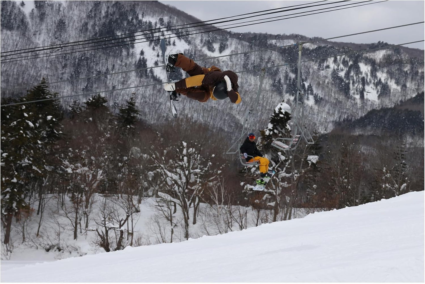 Canon 5137C002 EOS R7 Mirrorless Camera Body Only