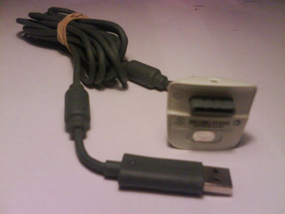 Microsoft 882224035385 Xbox 360 Play & Charge Kit