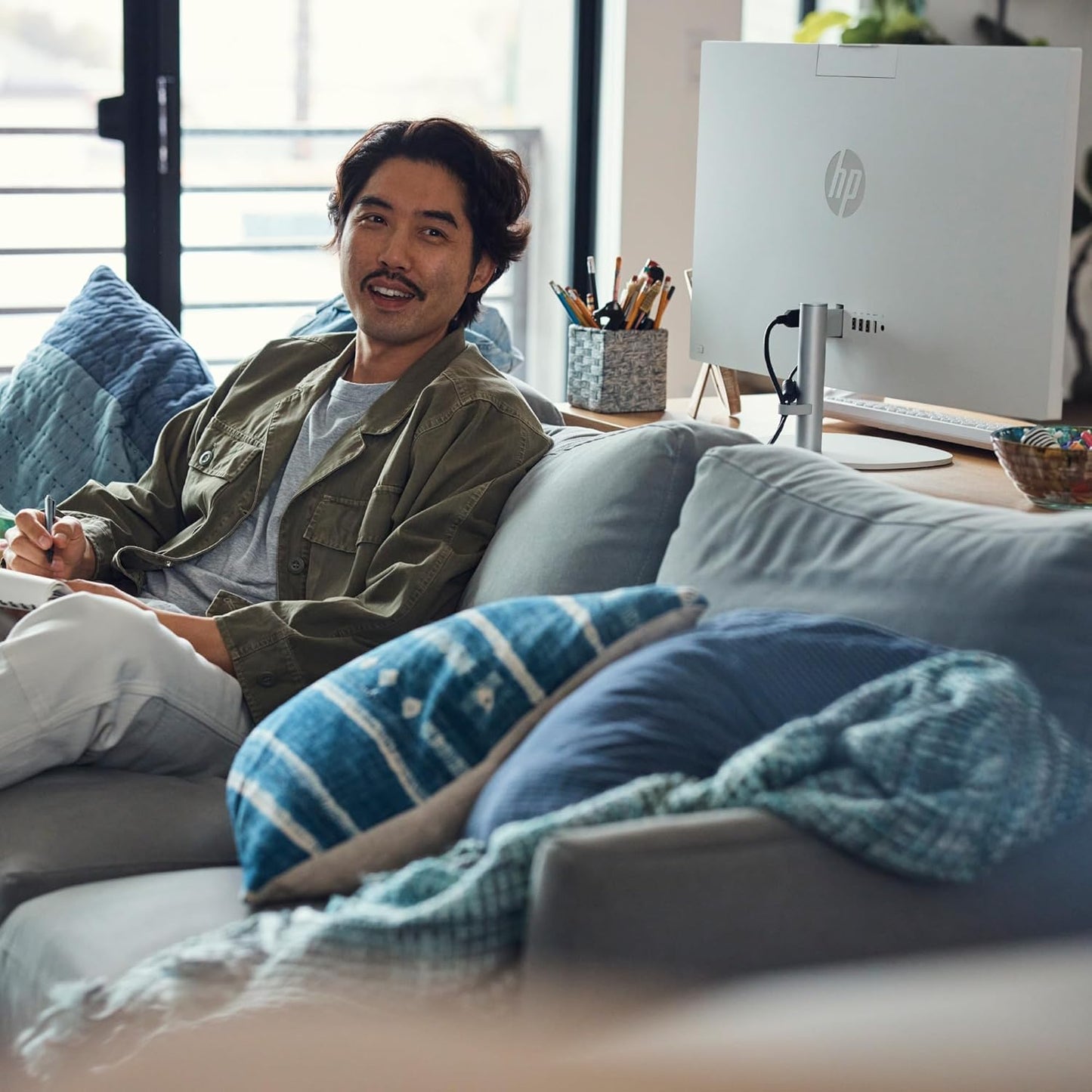 HP 7H0U5AA#ABA 27" AIO Desktop Ryzen 5 7520U 8GB 512GB SSD Win11