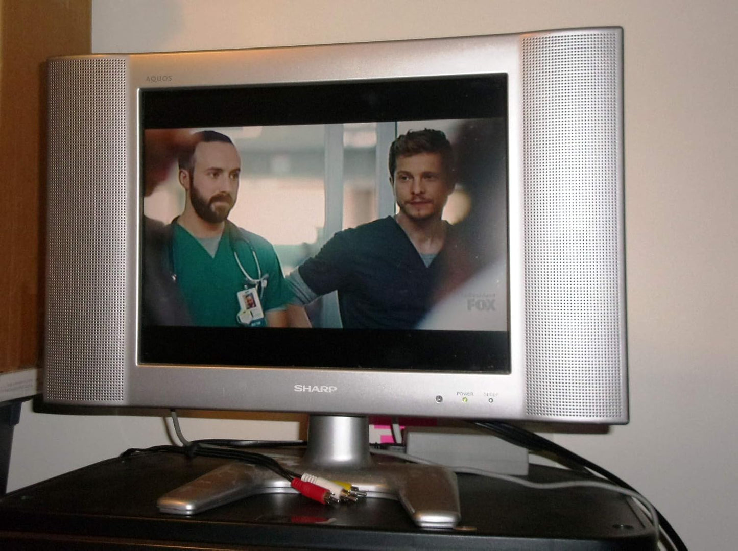 Sharp Aquos LC-15B2UB 15-Inch Flat-Panel LCD TV - Black