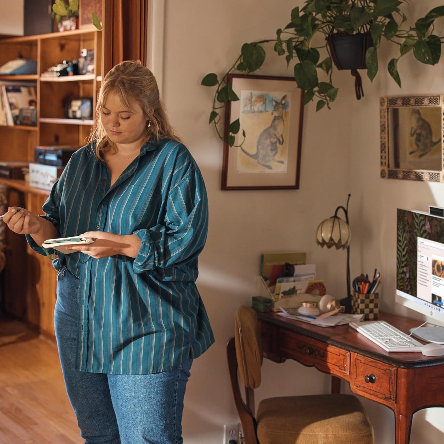 HP 8R2K4AA#ABA 23.8-inch All-in-One Desktop i3-N300