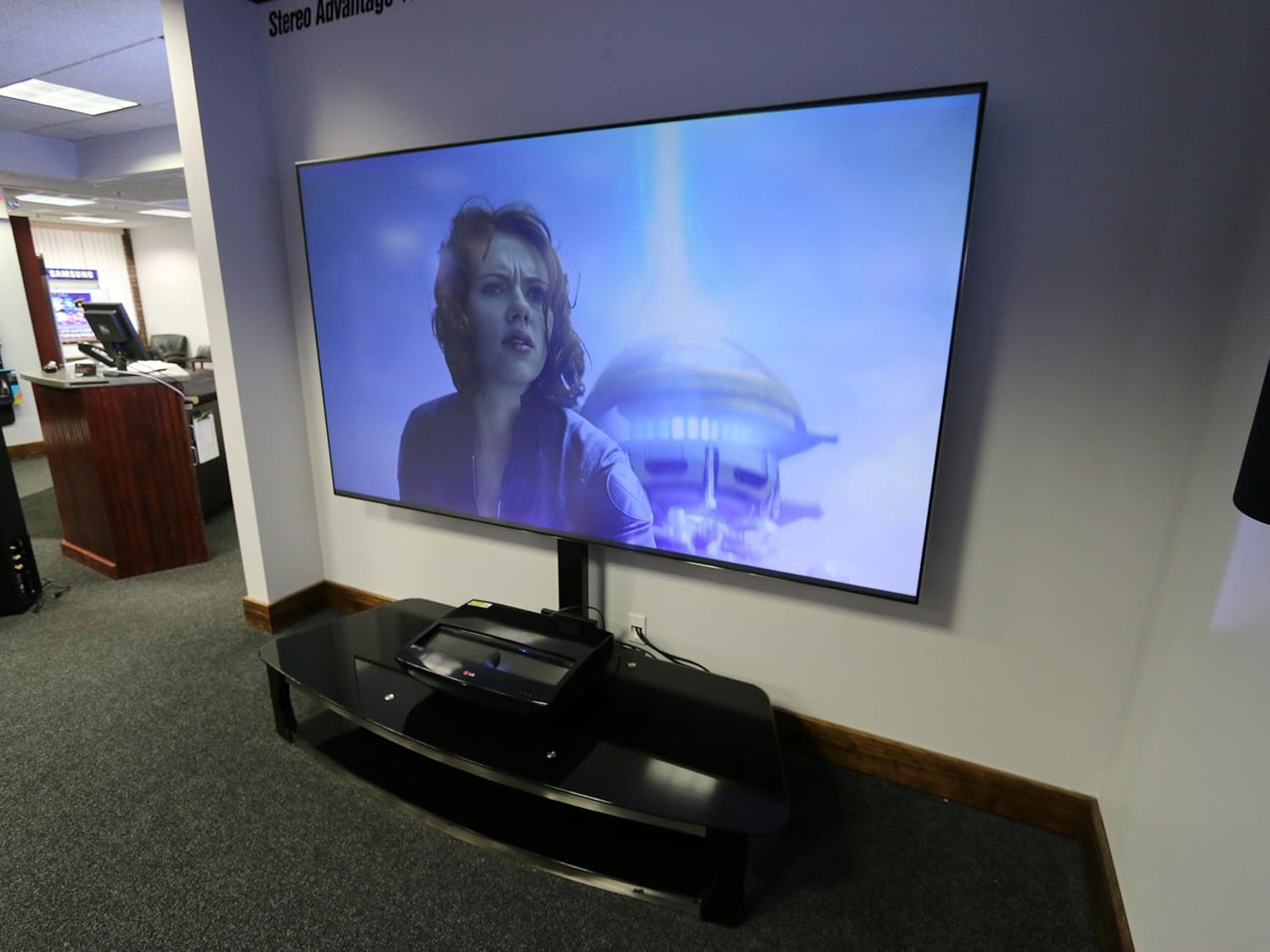 LG HECTO: 100" Laser SmartTV Projector