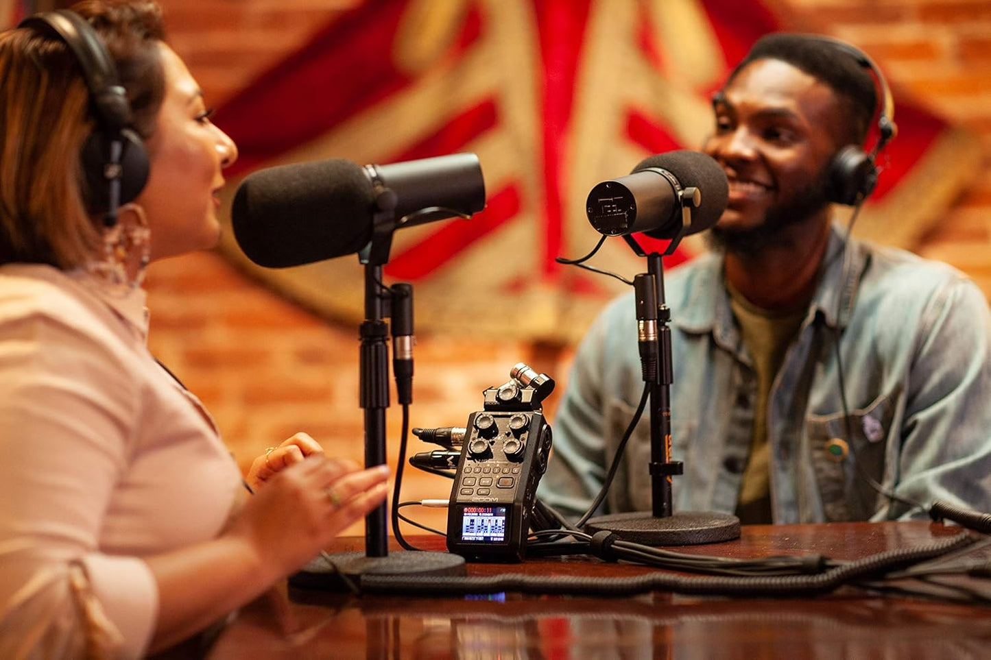 Zoom H6/BLK-cr All Black Handheld Recorder (Renewed)