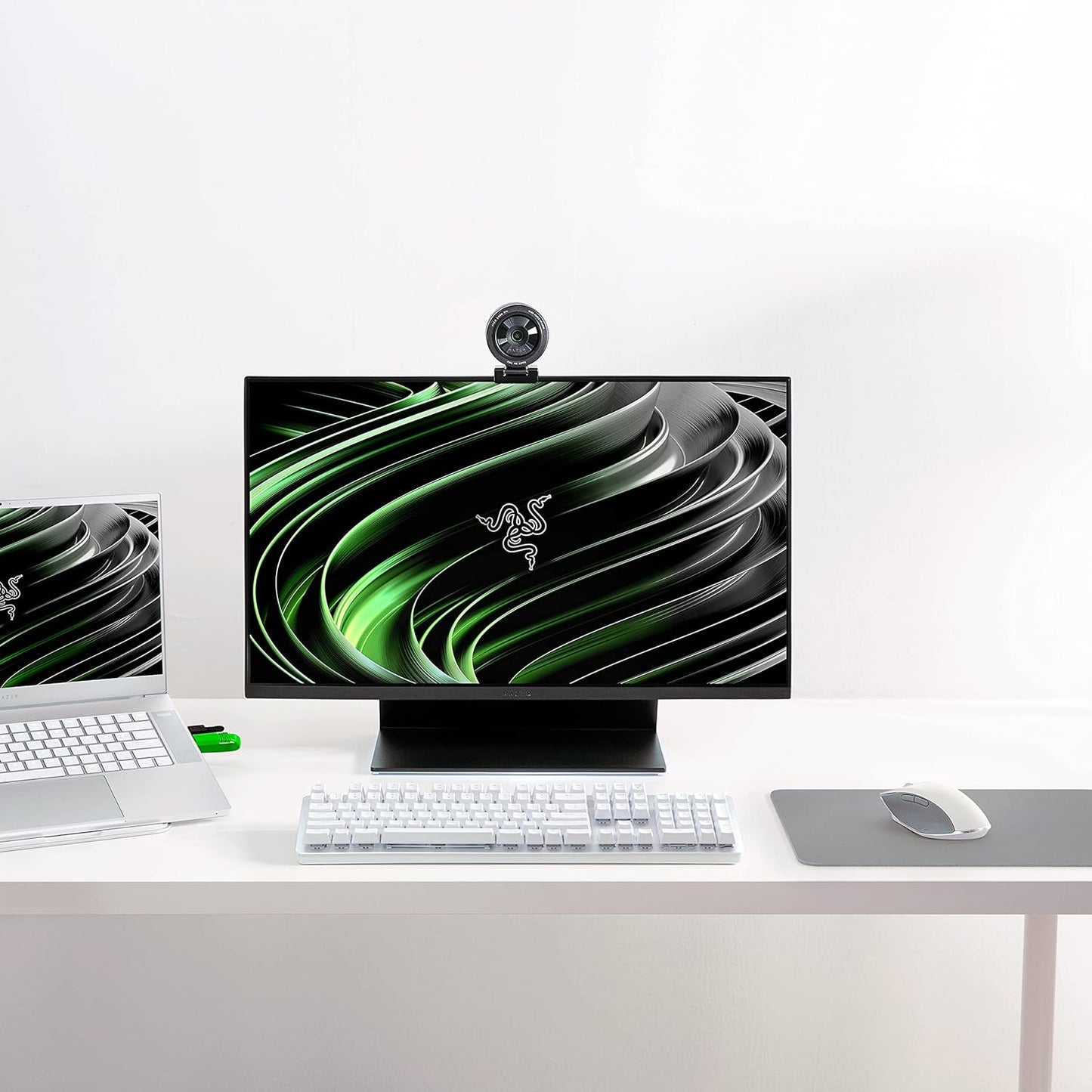 Razer Kiyo Pro Webcam: 1080p 60FPS, Adaptive Light Sensor