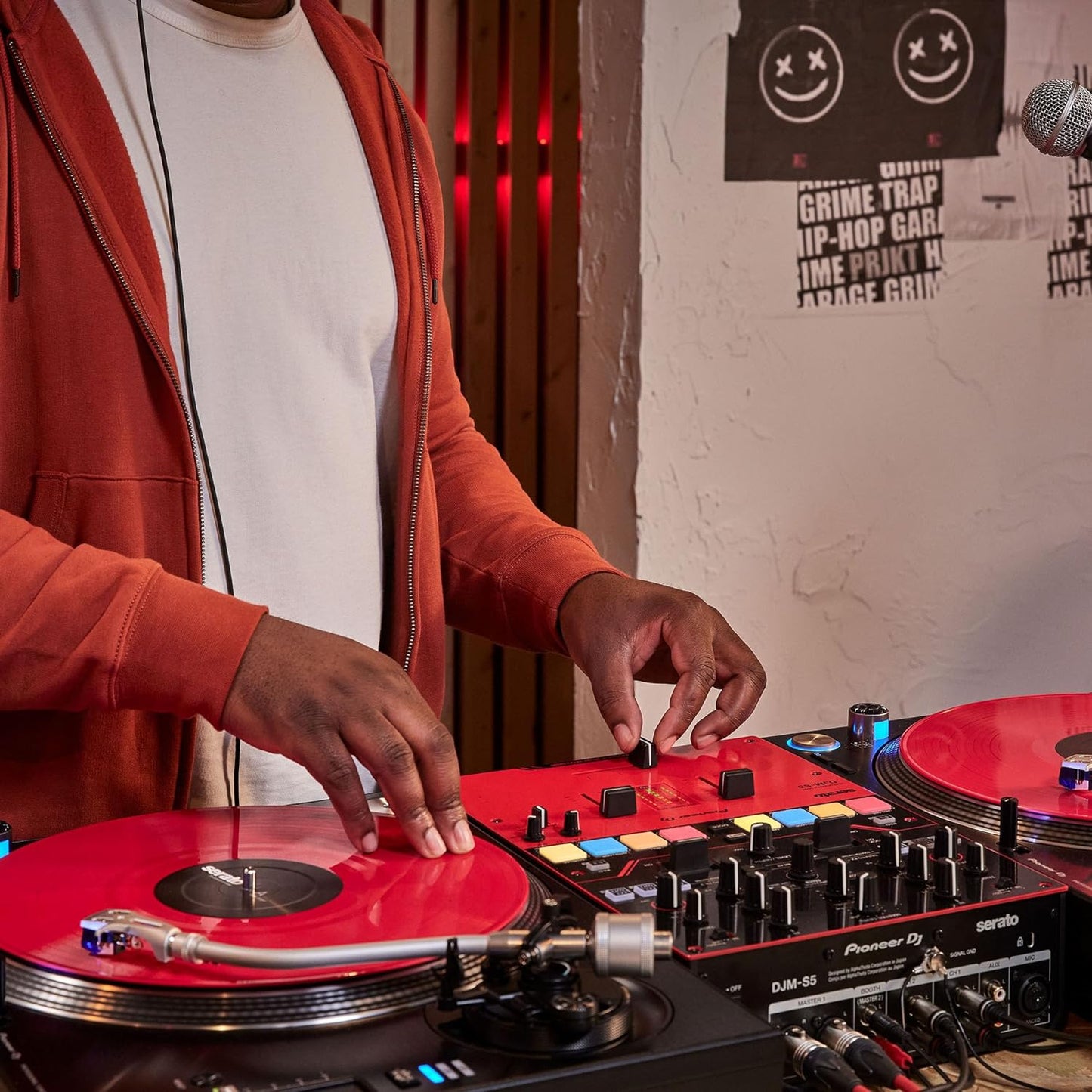 Pioneer DJ DJM-S5 Serato DJ 2-Channel Mixer