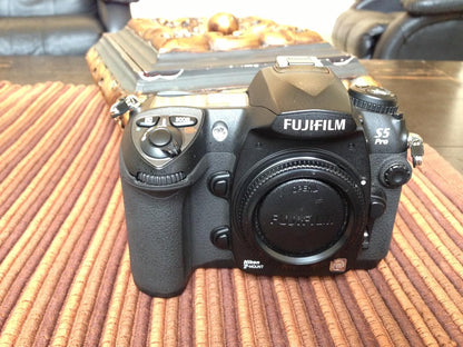 Fujifilm S5Pro Finepix Digital SLR Nikon Mount