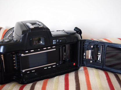 Nikon N6006 / F-601 35mm SLR Film Camera Kit