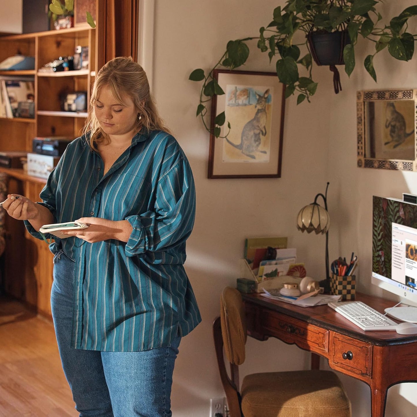 HP 8L9C8AA#ABA 23.8" Athlon Silver All-in-One Desktop