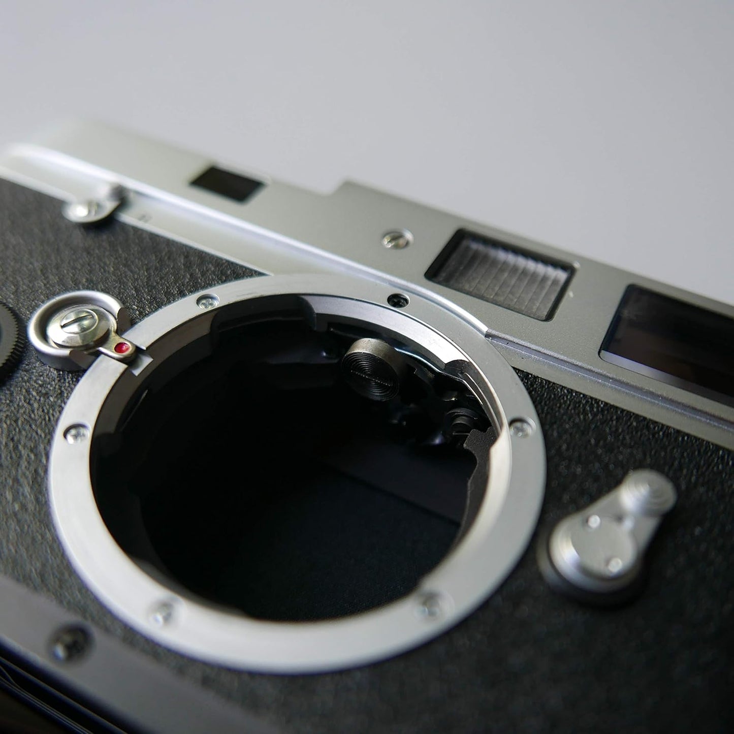 Leica 10301 MP 0.72 Silver 35mm Rangefinder Camera