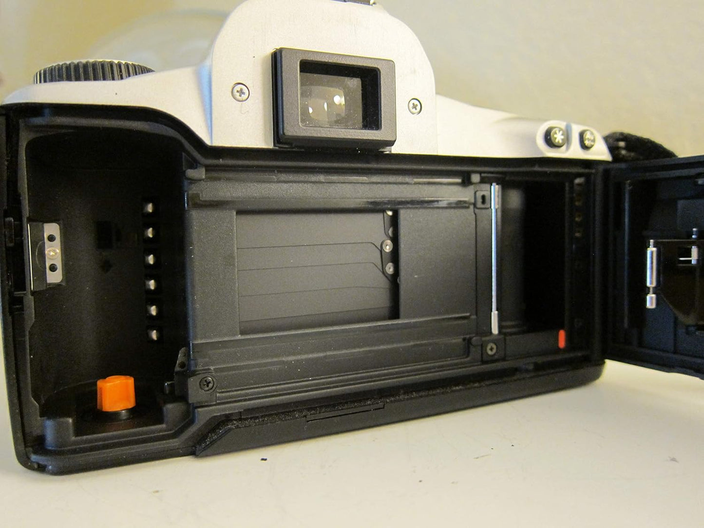 Canon 2067A002 Rebel 2000 Film SLR Camera Body