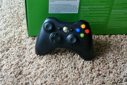 Microsoft S7G-00024 Xbox 360 S 250GB Kinect Bundle