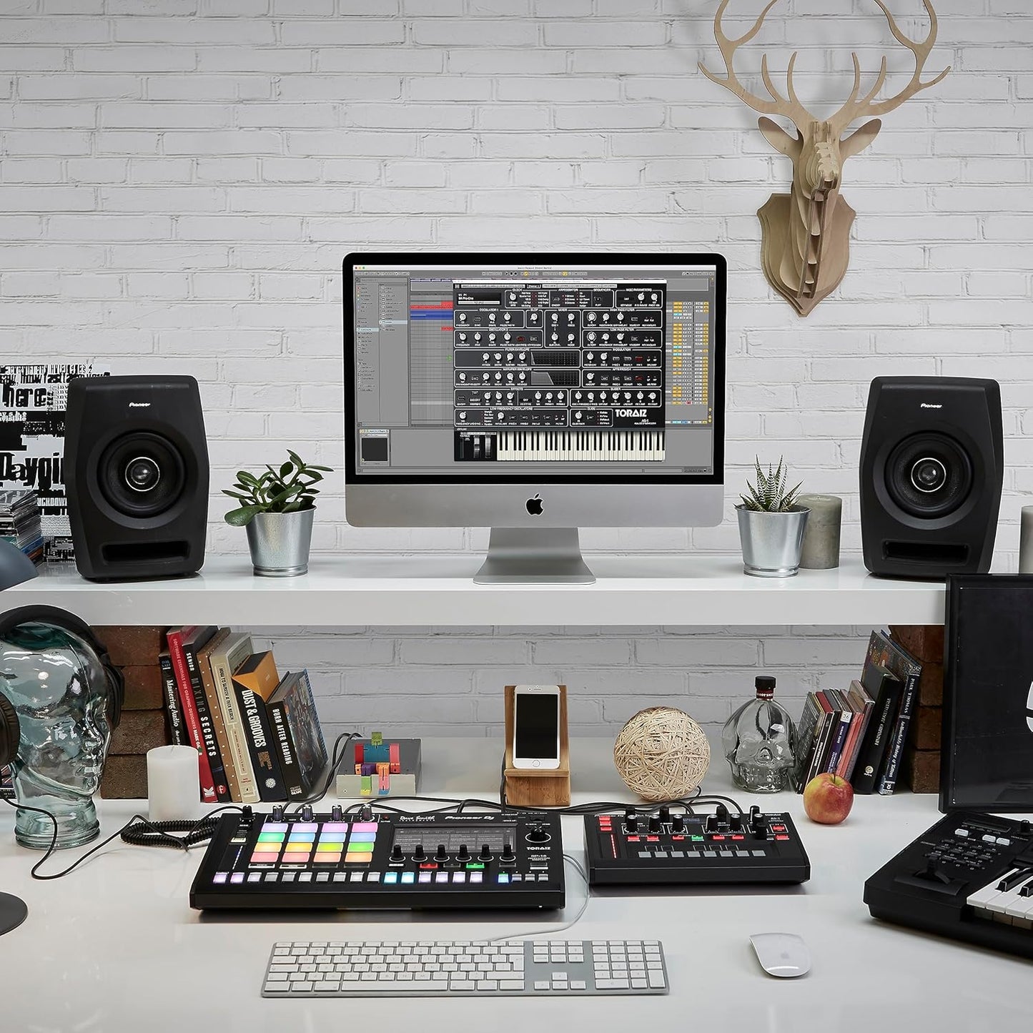 Pioneer DJ TSP-16 Toraiz SP-16 Sampling Workstation