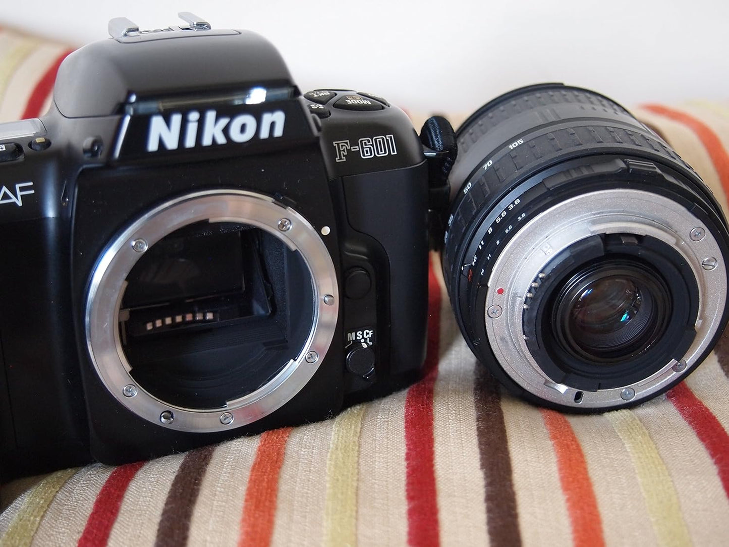 Nikon N6006 / F-601 35mm SLR Film Camera Kit