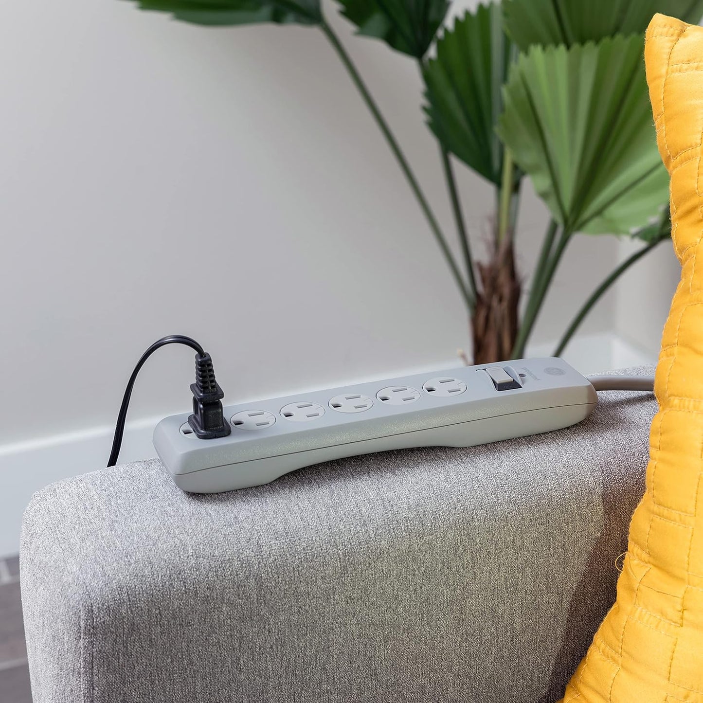 GE DFTQ-R201 6-Outlet Surge Protector Power Strip