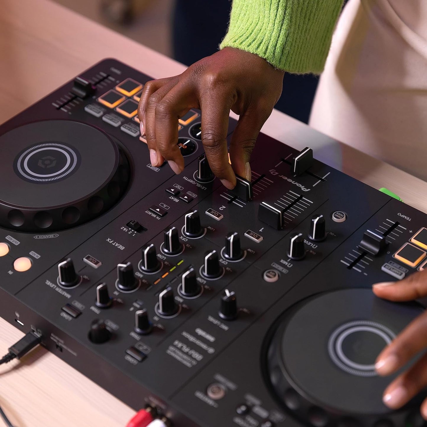 Pioneer DJ DDJ-FLX4 2-Deck DJ Controller