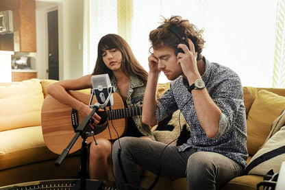 AKG 5122010-00 Podcaster Essentials Kit USB Microphone Headphones