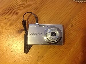 Nikon S230 Coolpix 10MP Touchscreen Camera