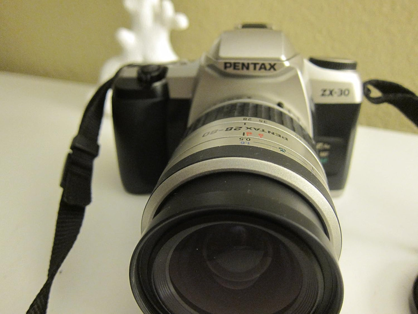 Pentax ZX-30 Quartz Date 35mm SLR Camera Kit