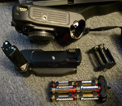 Nikon F100 35mm SLR Film Camera Body