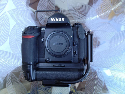 Nikon 1799 F6 35mm Film SLR Camera Body