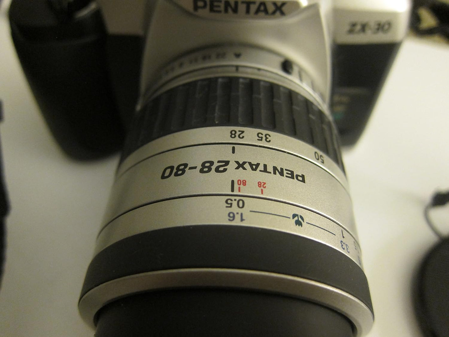 Pentax ZX-30 Quartz Date 35mm SLR Camera Kit