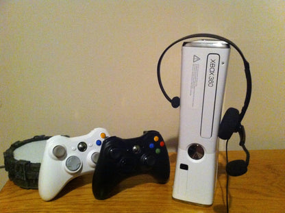 Microsoft R7G-00015 Xbox 360 Slim White 4GB Skylanders Bundle